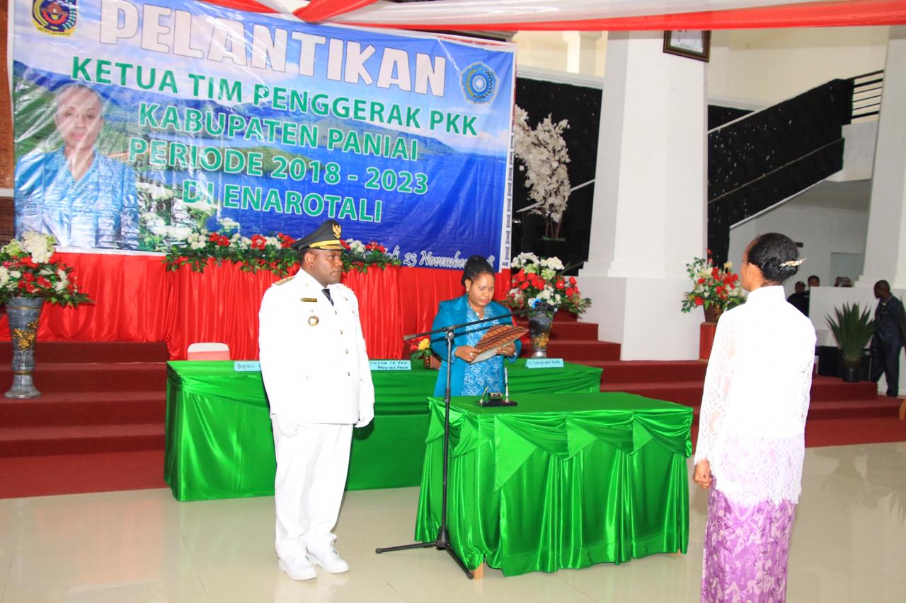 Lantik Ketua Pkk Paniai Yulce Enembe Minta Hidupkan Posyandu Papua Today